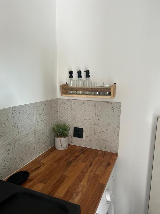 Charmant Studio Dans Villa - Jardin Privatif . ลาแซน-ซูร์-แมร์ ภายนอก รูปภาพ